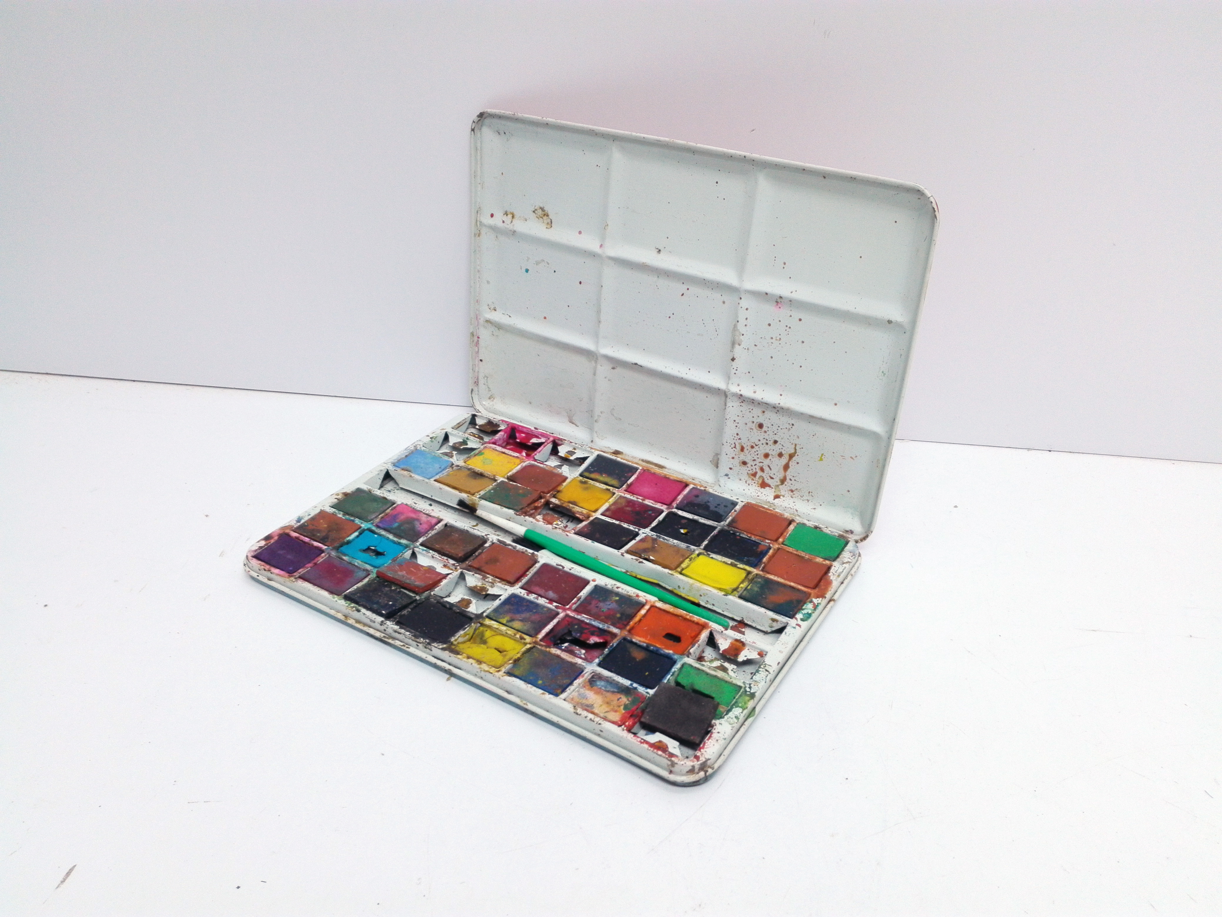 caja colores acuarela mickey metal 17x24.5 1u